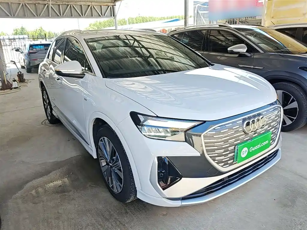 Audi Q4 e-tron 2023 — фото 4