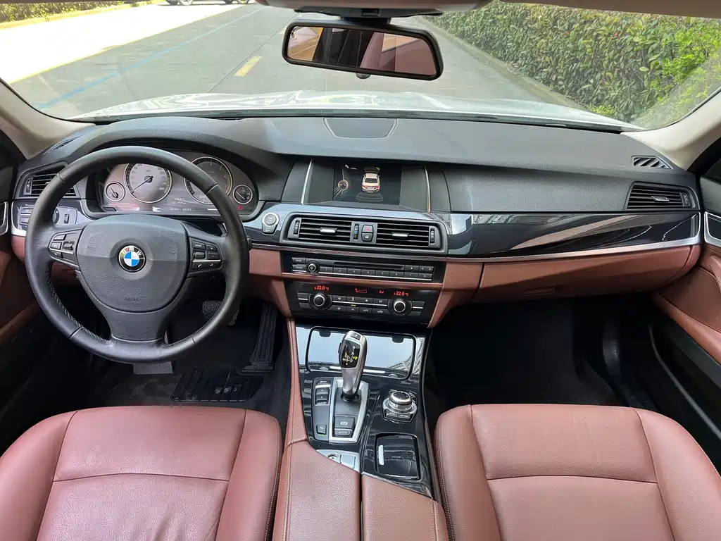 BMW 5 Series 2016 — фото 9