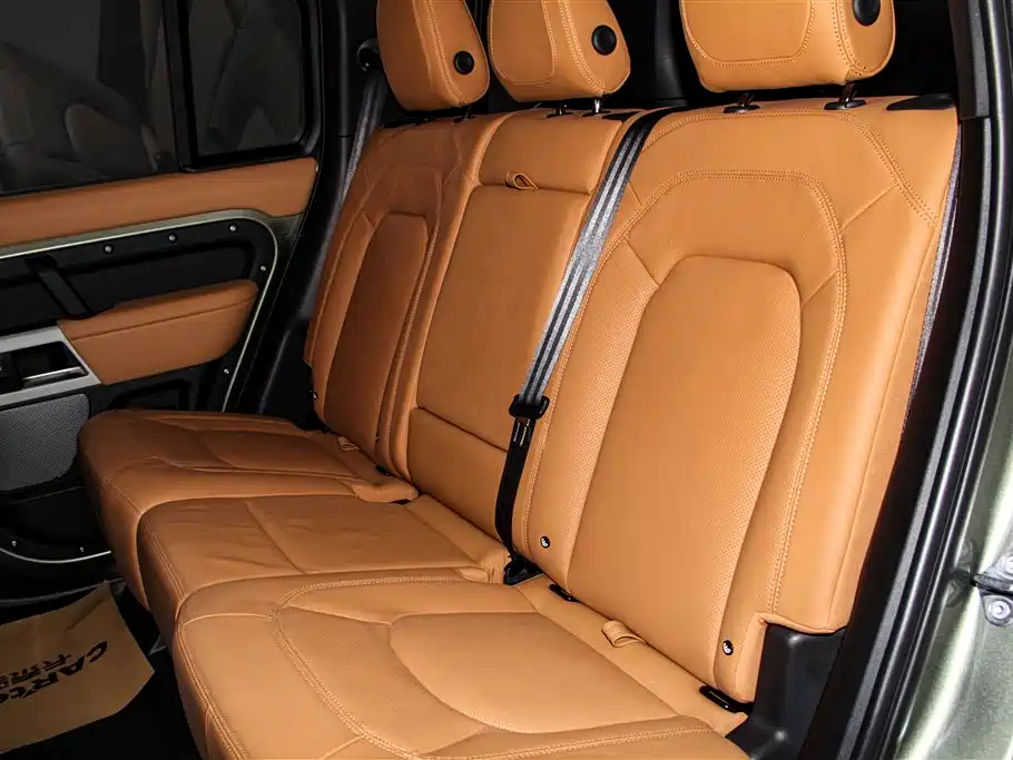 Land Rover Defender 2023 — фото 19