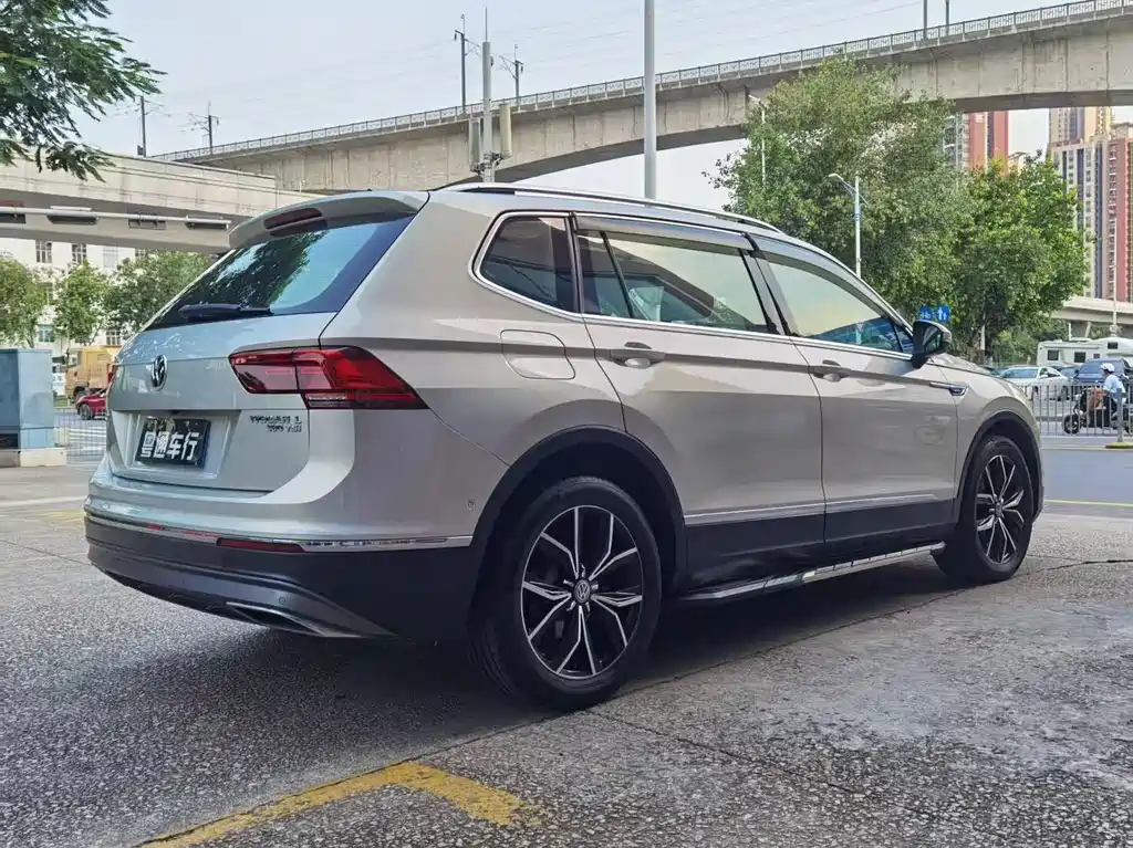 Volkswagen Tiguan L 2017 — фото 4