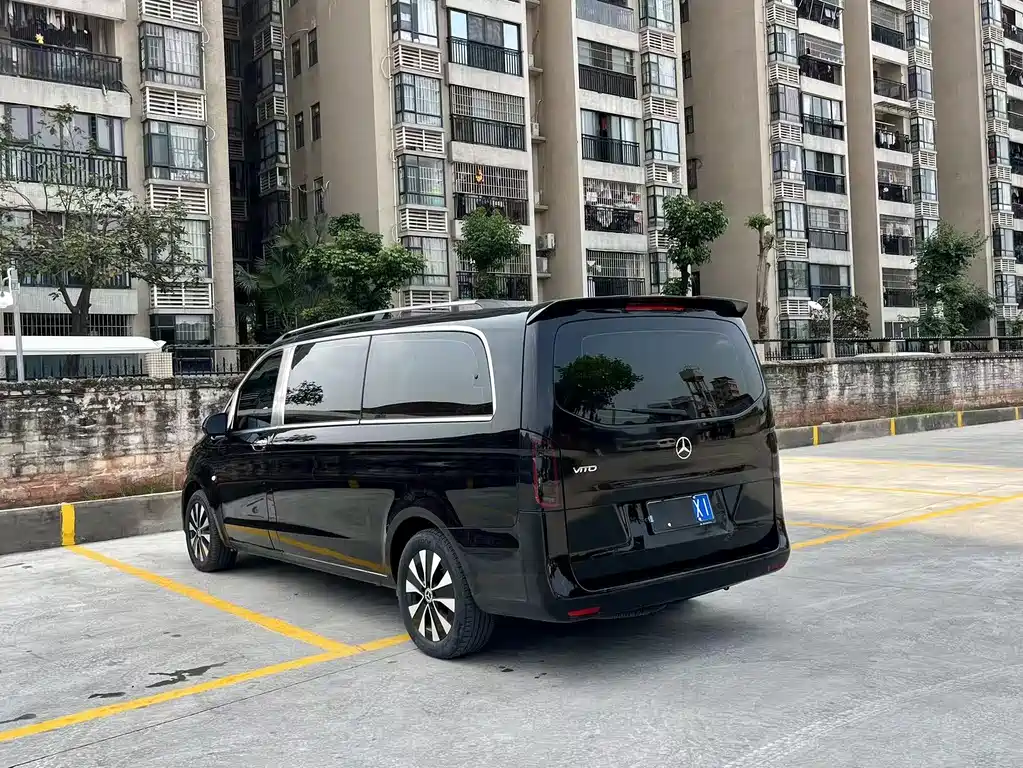 Mercedes-Benz Vito 2023 — фото 6
