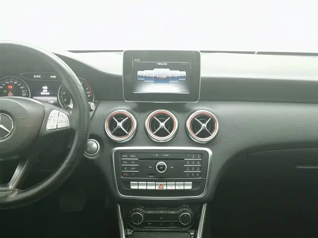 Mercedes-Benz A-Class 2018 — фото 12