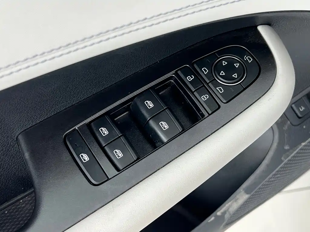 BYD Seal 05 DM-i 2025 — фото 14