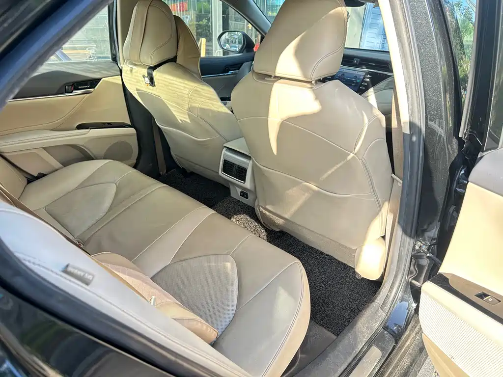 Toyota Camry 2019 — фото 10