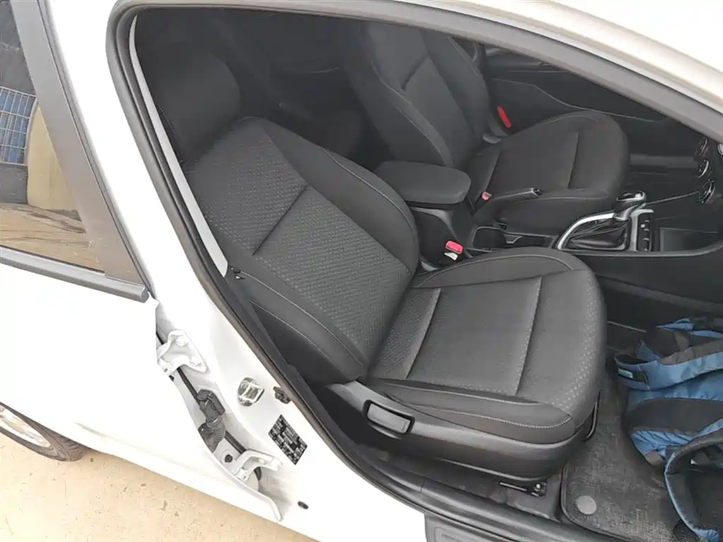 Hyundai Elantra 2020 — фото 24