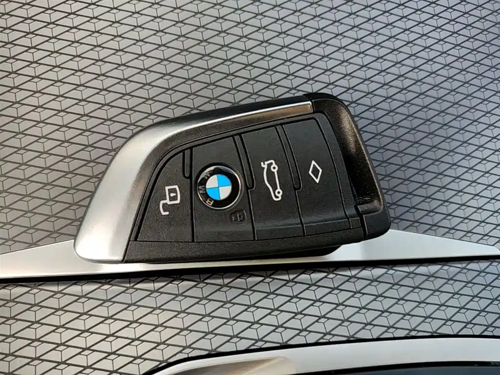 BMW 3 Series 2025 — фото 9
