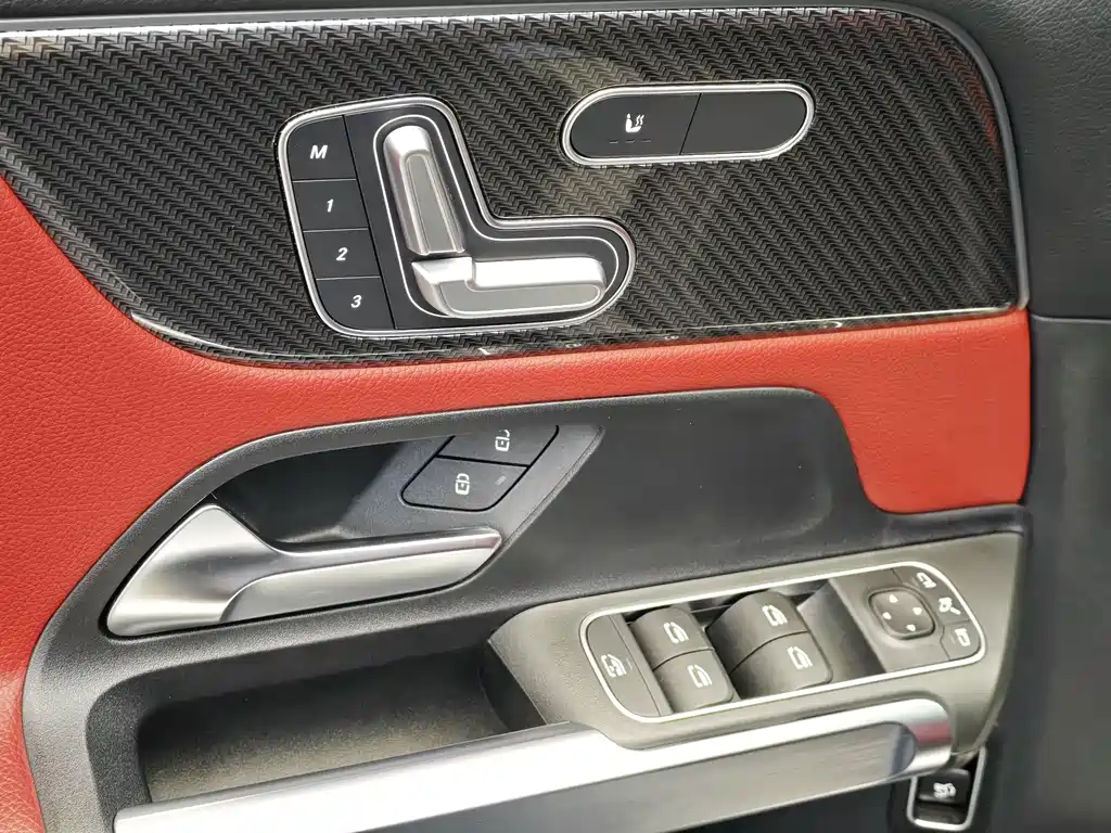 Mercedes-Benz GLB AMG 2023 — фото 11