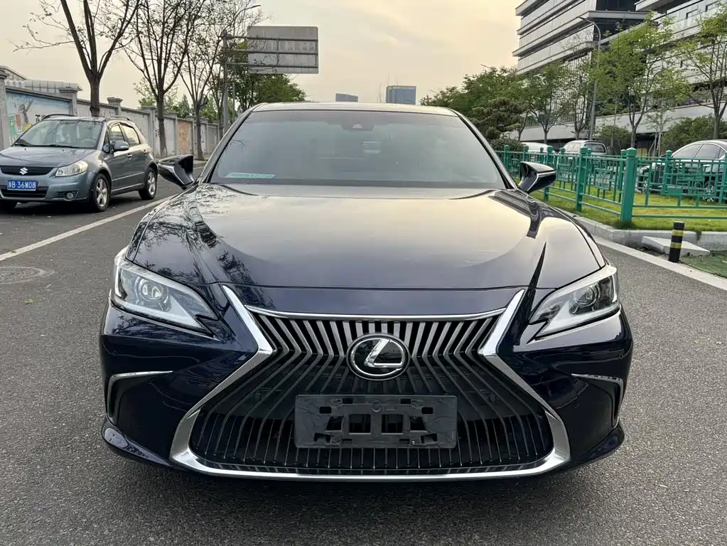 Lexus ES 2020 — фото 2
