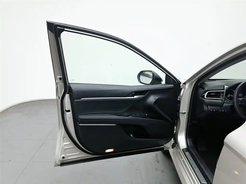 Toyota Camry 2020 — фото 8