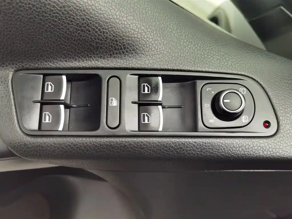 Volkswagen Tiguan 2016 — фото 9