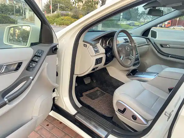Mercedes-Benz R-Class 2011