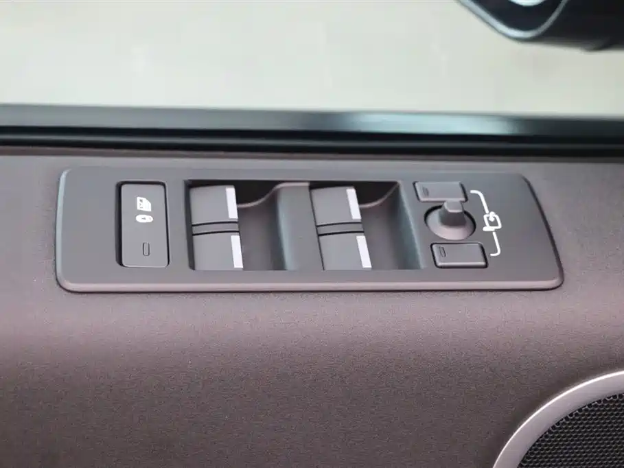 Land Rover Discovery 2025 — фото 11