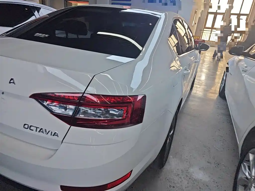 Skoda Octavia 2022 — фото 8