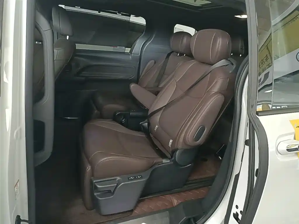Toyota Sienna 2025 — фото 17