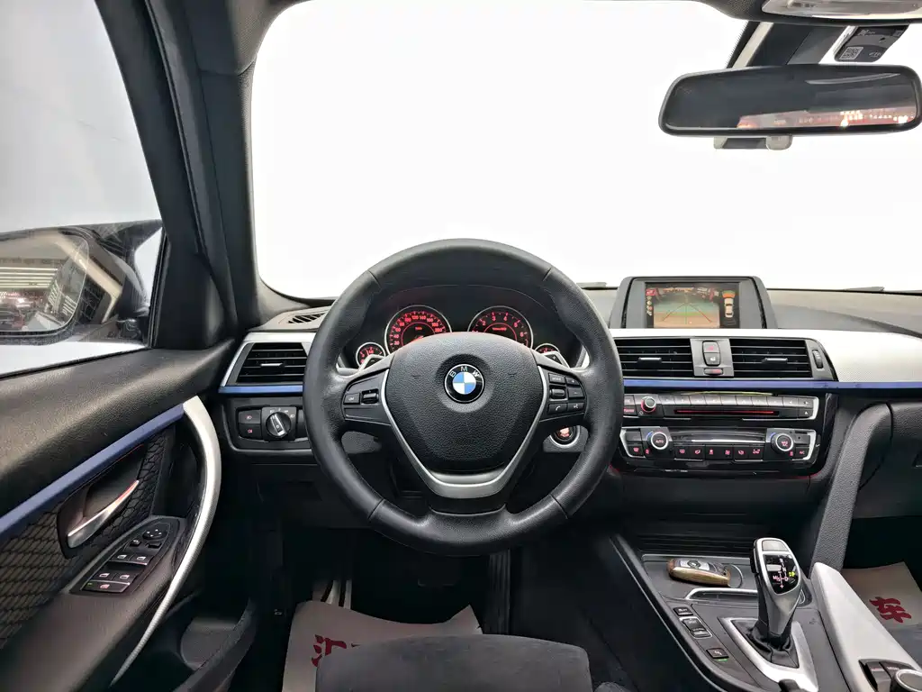BMW 3 Series 2017 — фото 23