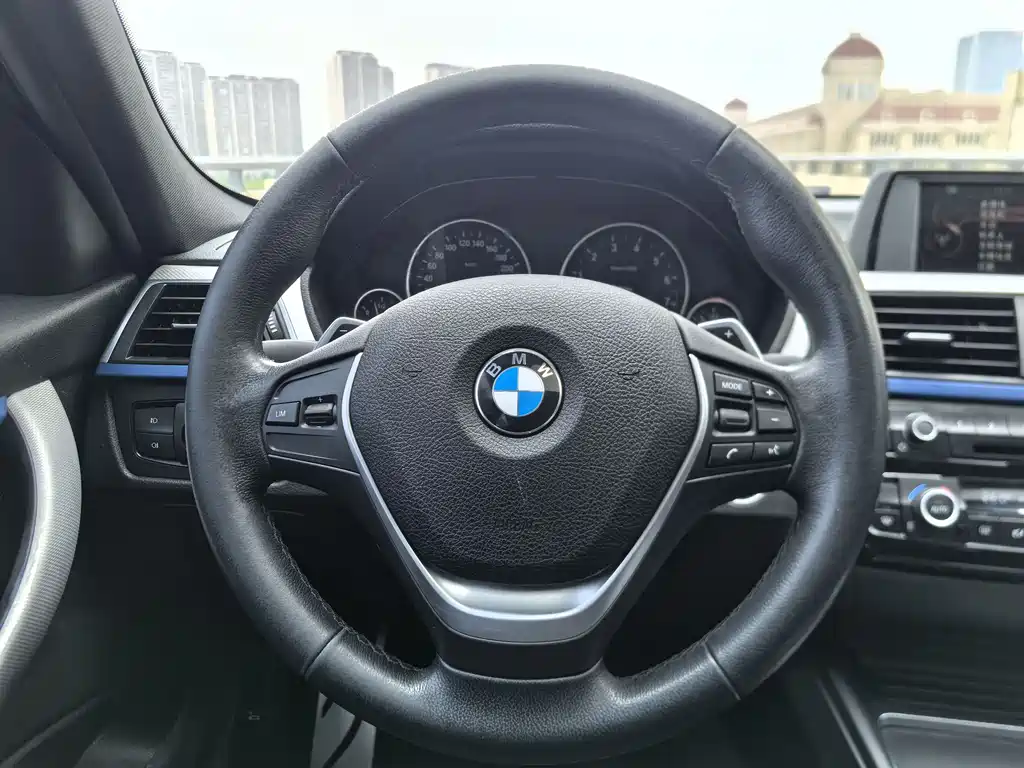 BMW 3 Series 2017 — фото 47