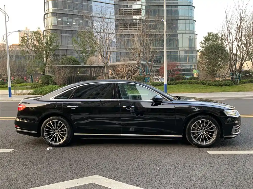 Audi A8 2020 — фото 9