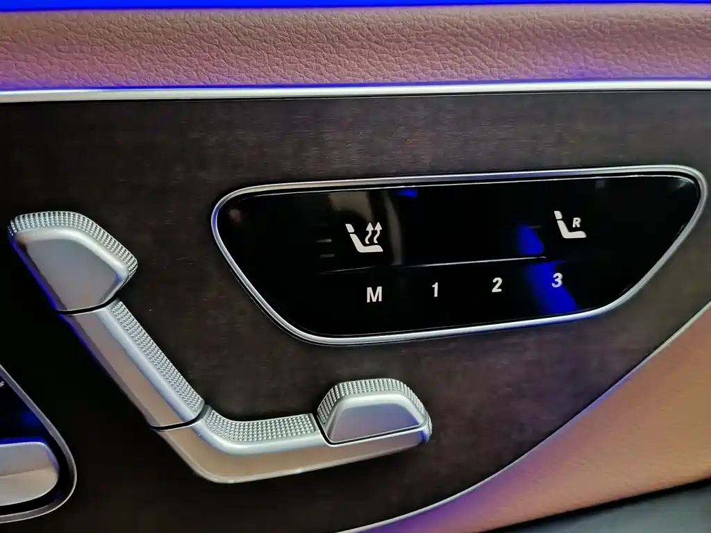 Mercedes-Benz E-Class 2025 — фото 6