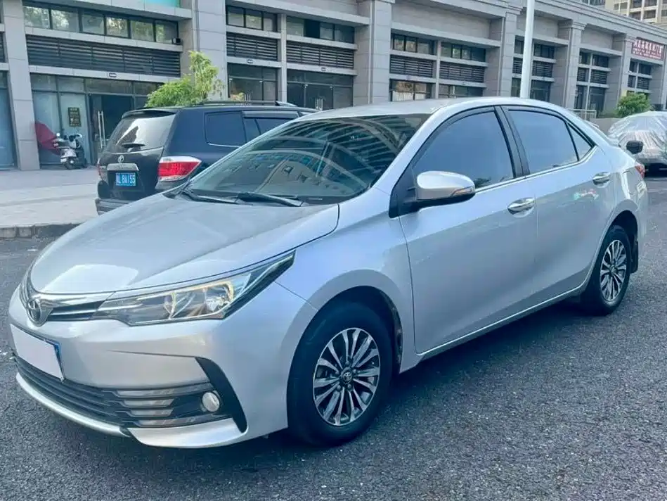 Toyota Corolla 2018 — фото 1