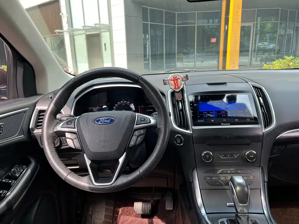 Ford Edge 2018 — фото 14