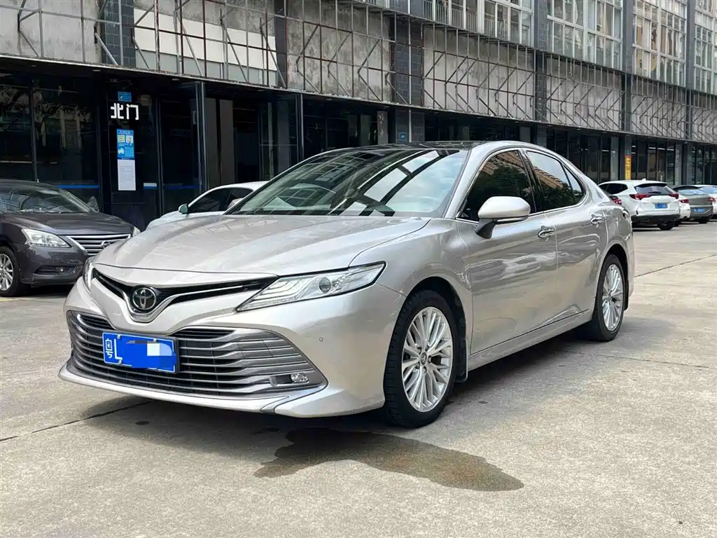 Toyota Camry 2020 — фото 1