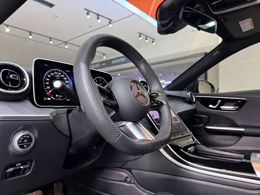 Mercedes-Benz C-Class 2023 — фото 12