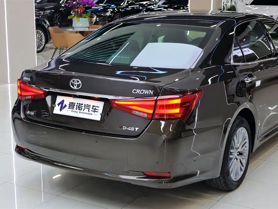 Toyota Crown 2017 — фото 14