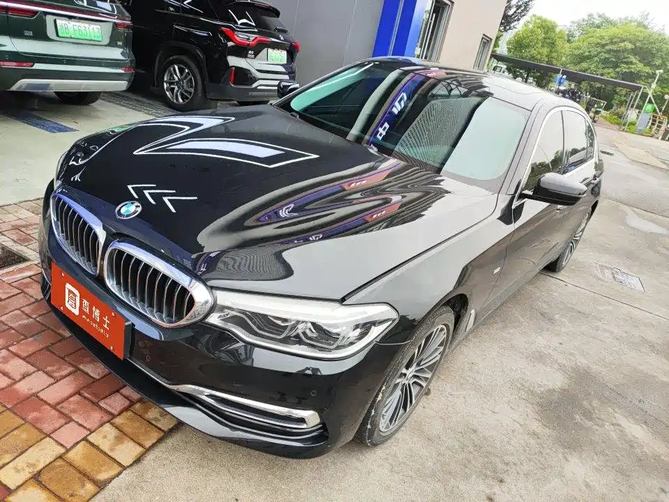 BMW 5 Series 2018 — фото 1