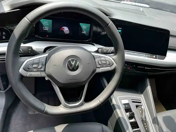 Volkswagen Golf 2024