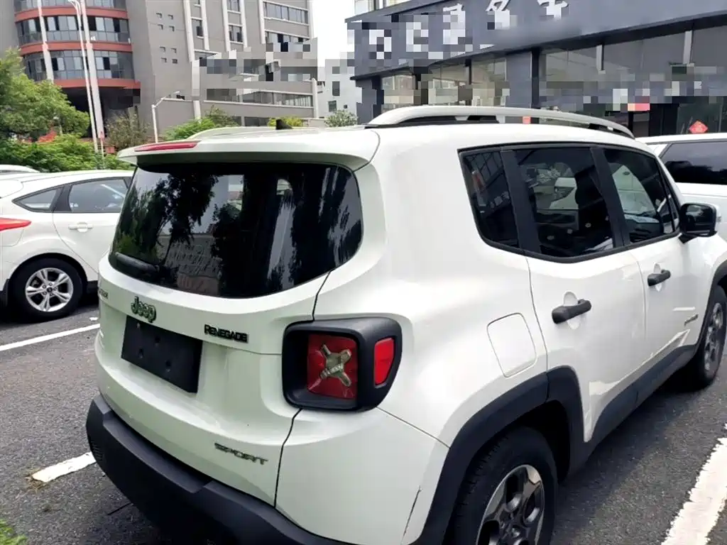 Jeep Renegade 2017 — фото 7