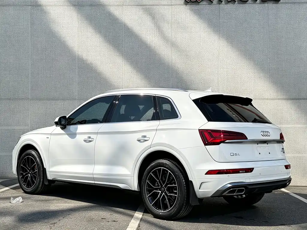 Audi Q5L 2023 — фото 4