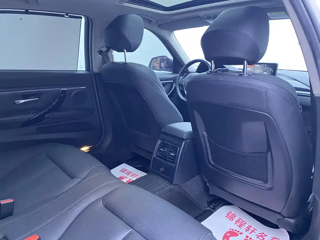 BMW 3 Series 2018 — фото 10