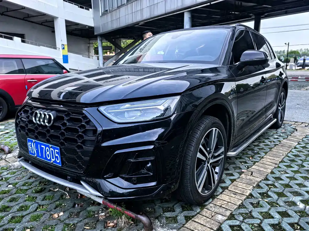 Audi Q5L 2022 — фото 1