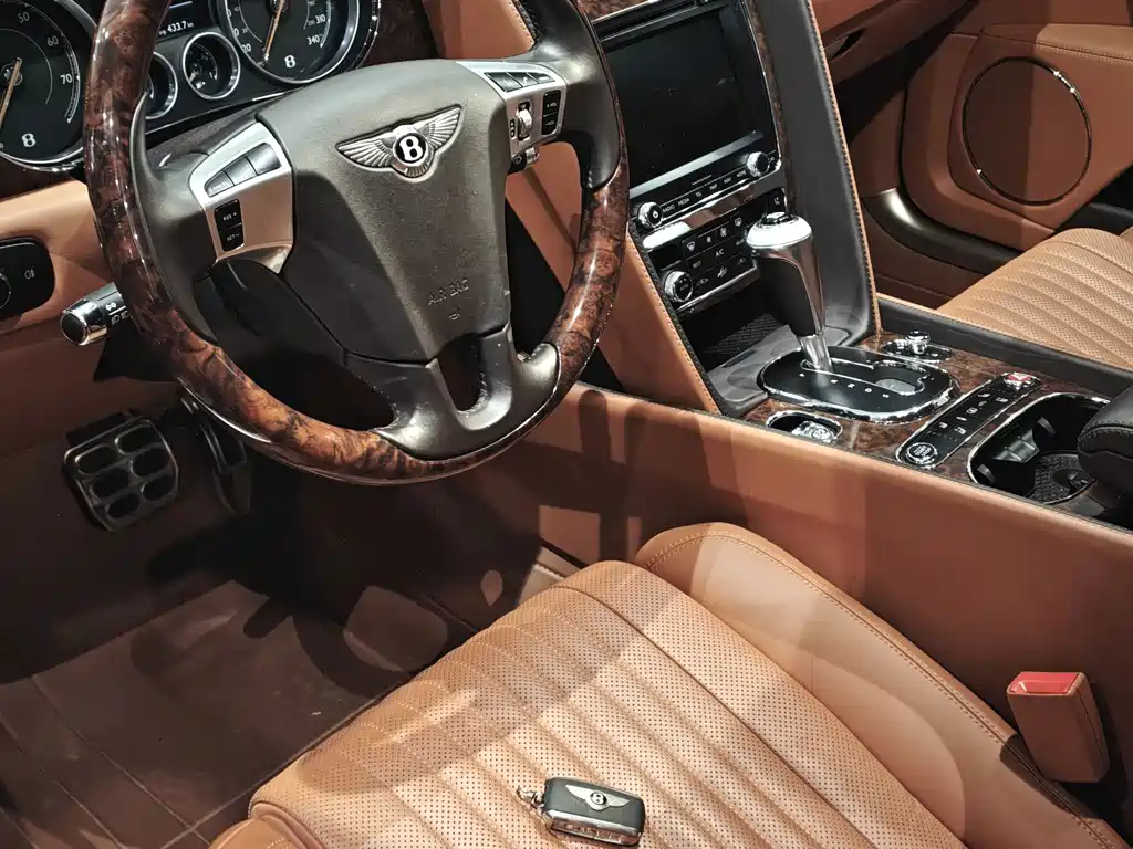 Bentley Flying Spur 2018 — фото 8