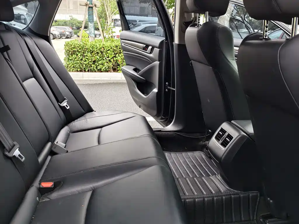 Honda Accord 2019 — фото 10