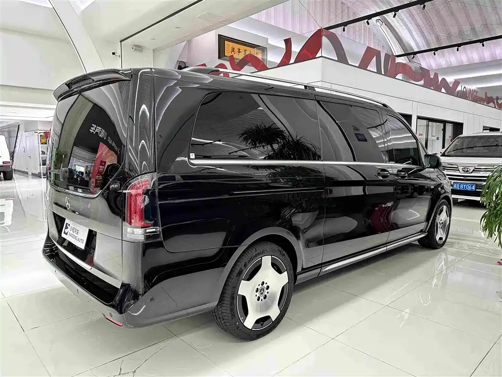 Mercedes-Benz V-Class 2025