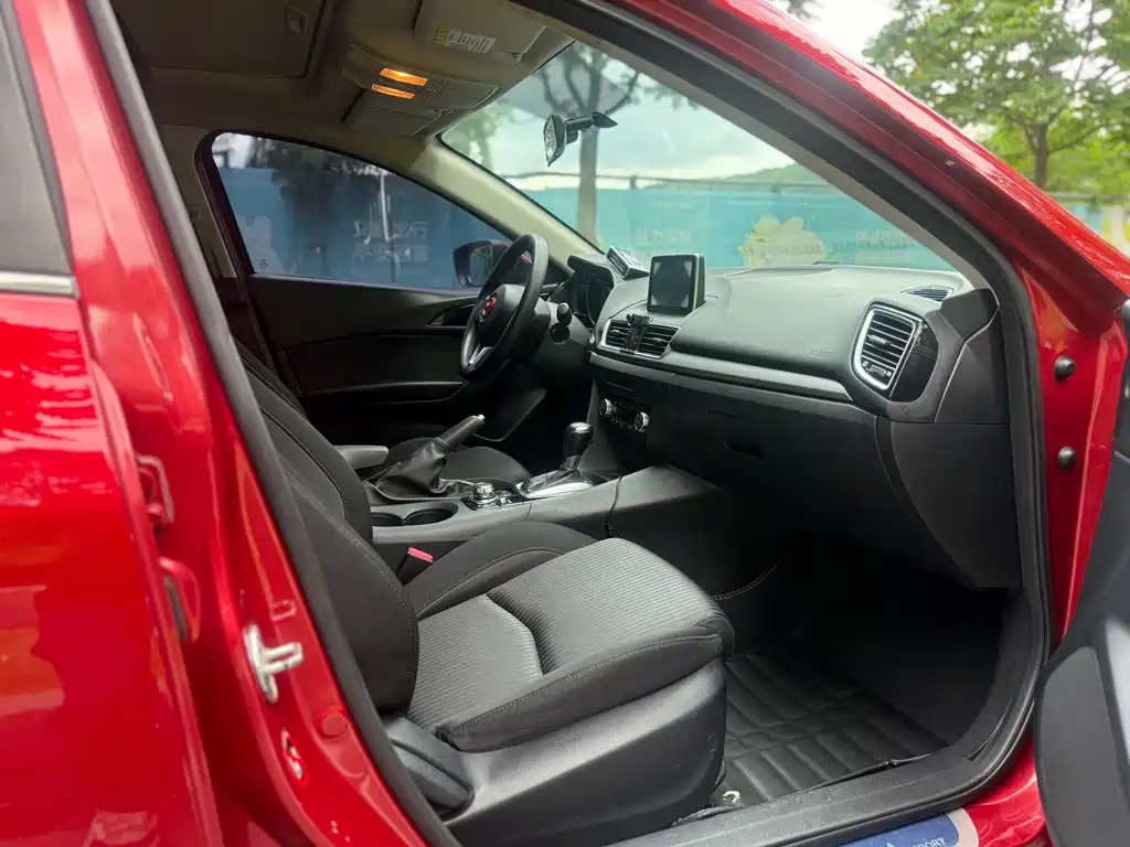 Mazda 3 Axela 2015 — фото 13