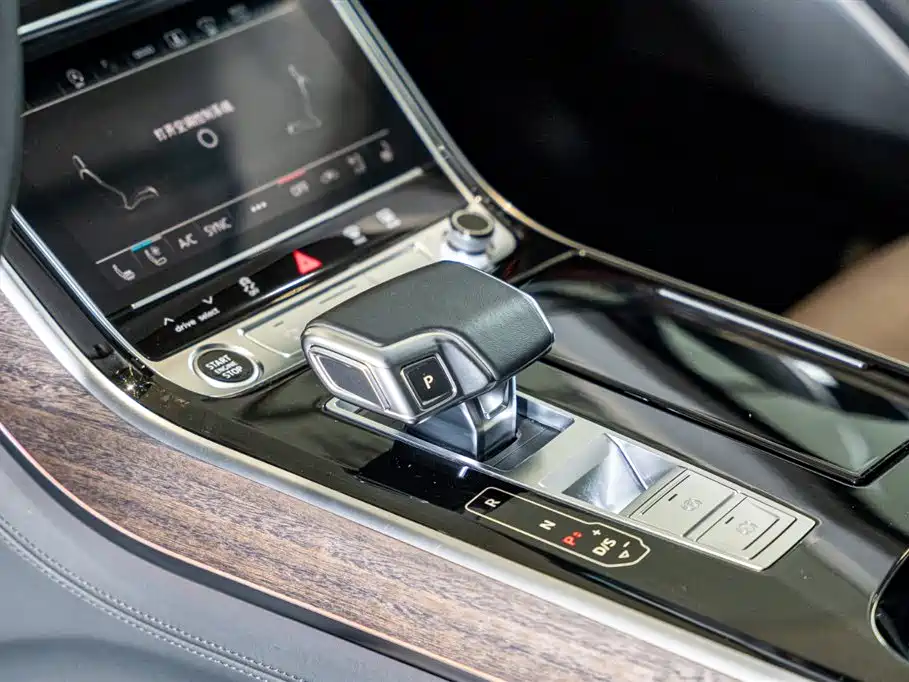 Audi A8 2021 — фото 20