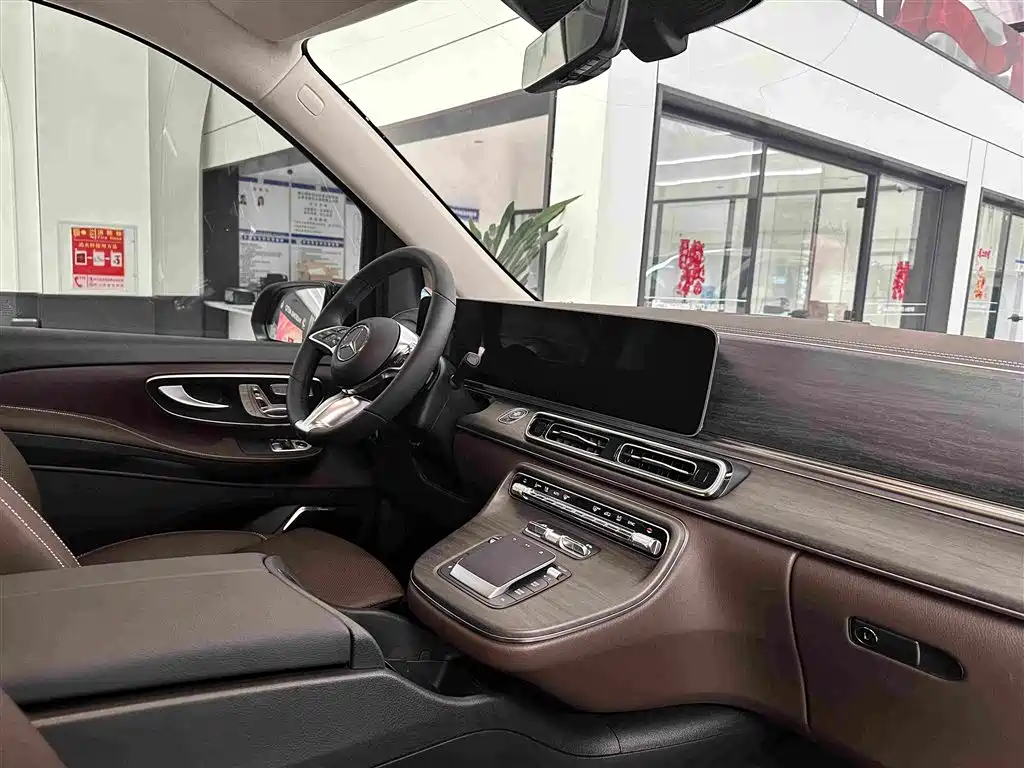 Mercedes-Benz V-Class 2025 — фото 27