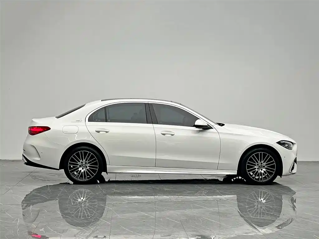 Mercedes-Benz C-Class 2024 — фото 7