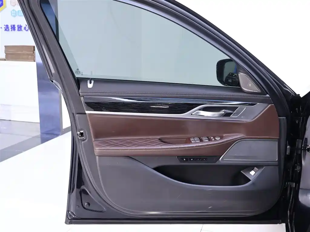 BMW 7 Series 2021 — фото 18