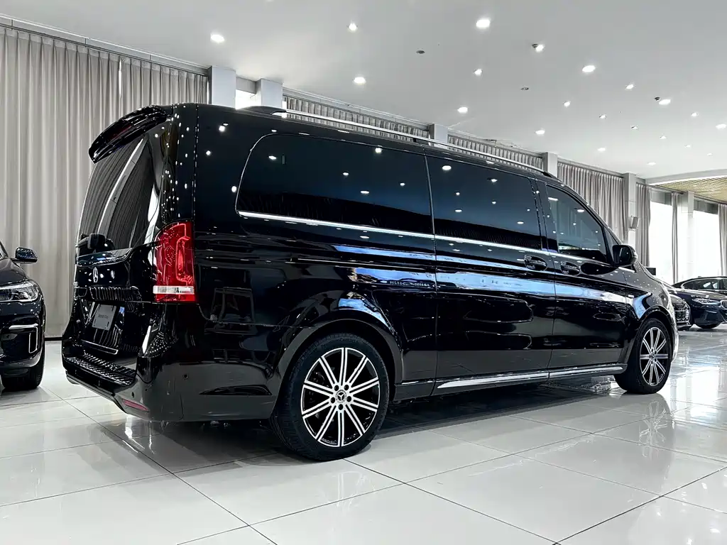 Mercedes-Benz V-Class 2024