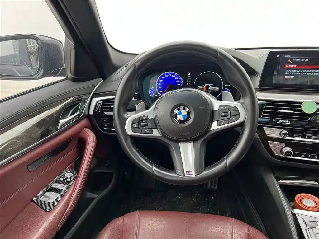 BMW 5 Series 2018 — фото 9