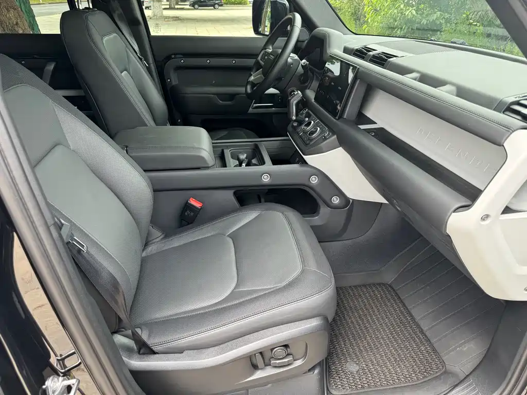Land Rover Defender 2022