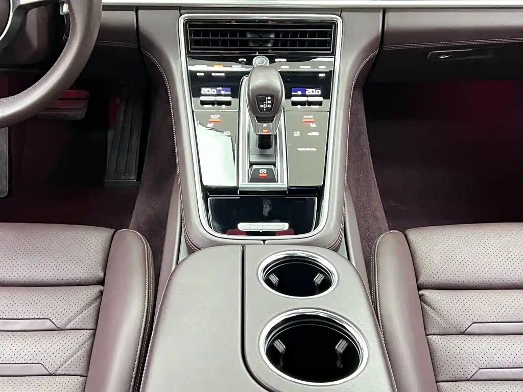 Porsche Panamera 2019 — фото 22