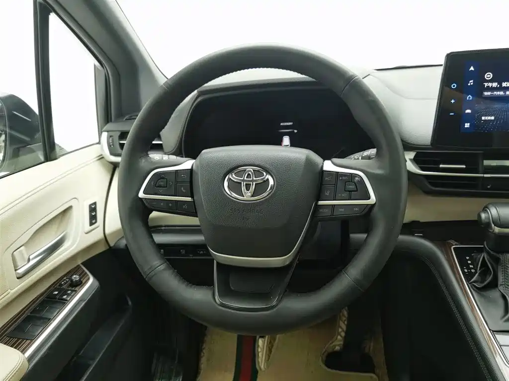 Toyota Granvia 2023 — фото 11