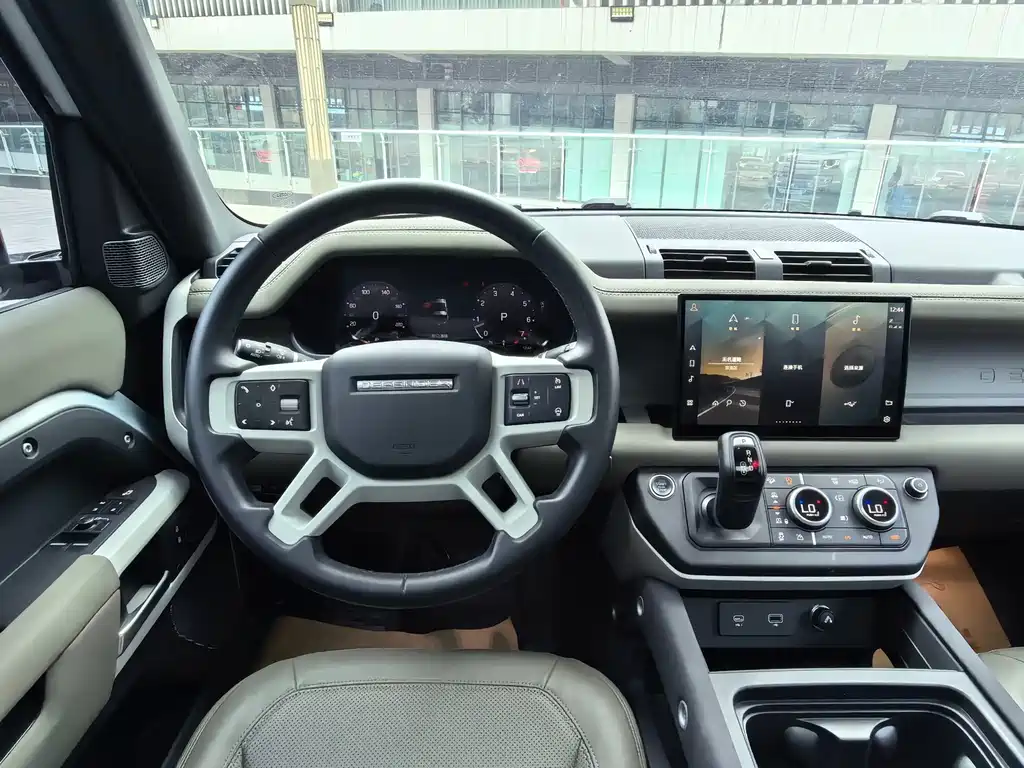 Land Rover Defender 2022 — фото 13
