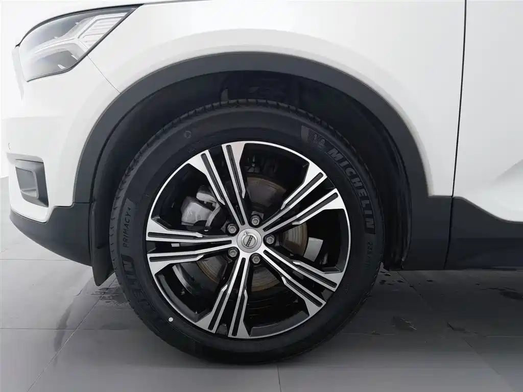 Volvo XC40 2020 — фото 17
