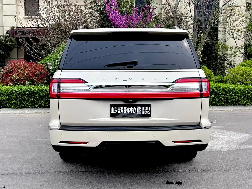 Lincoln Navigator 2019 — фото 17