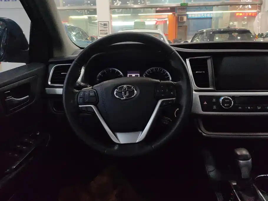 Toyota Highlander 2020 — фото 15
